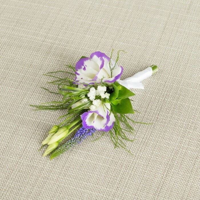 LISIANTHUS BUTTONHOLE